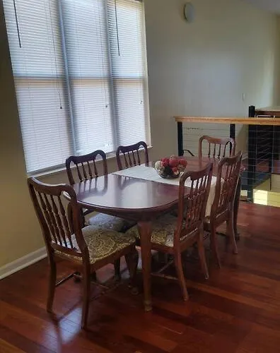 Charming 3bd 2bth Apartment--private