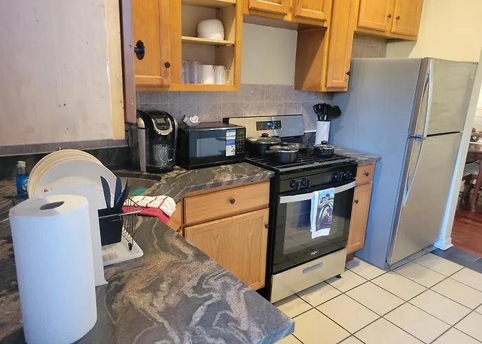 Charming 3bd 2bth Apartment--private *