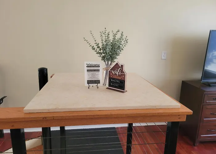 Charming 3bd 2bth Apartment--private *